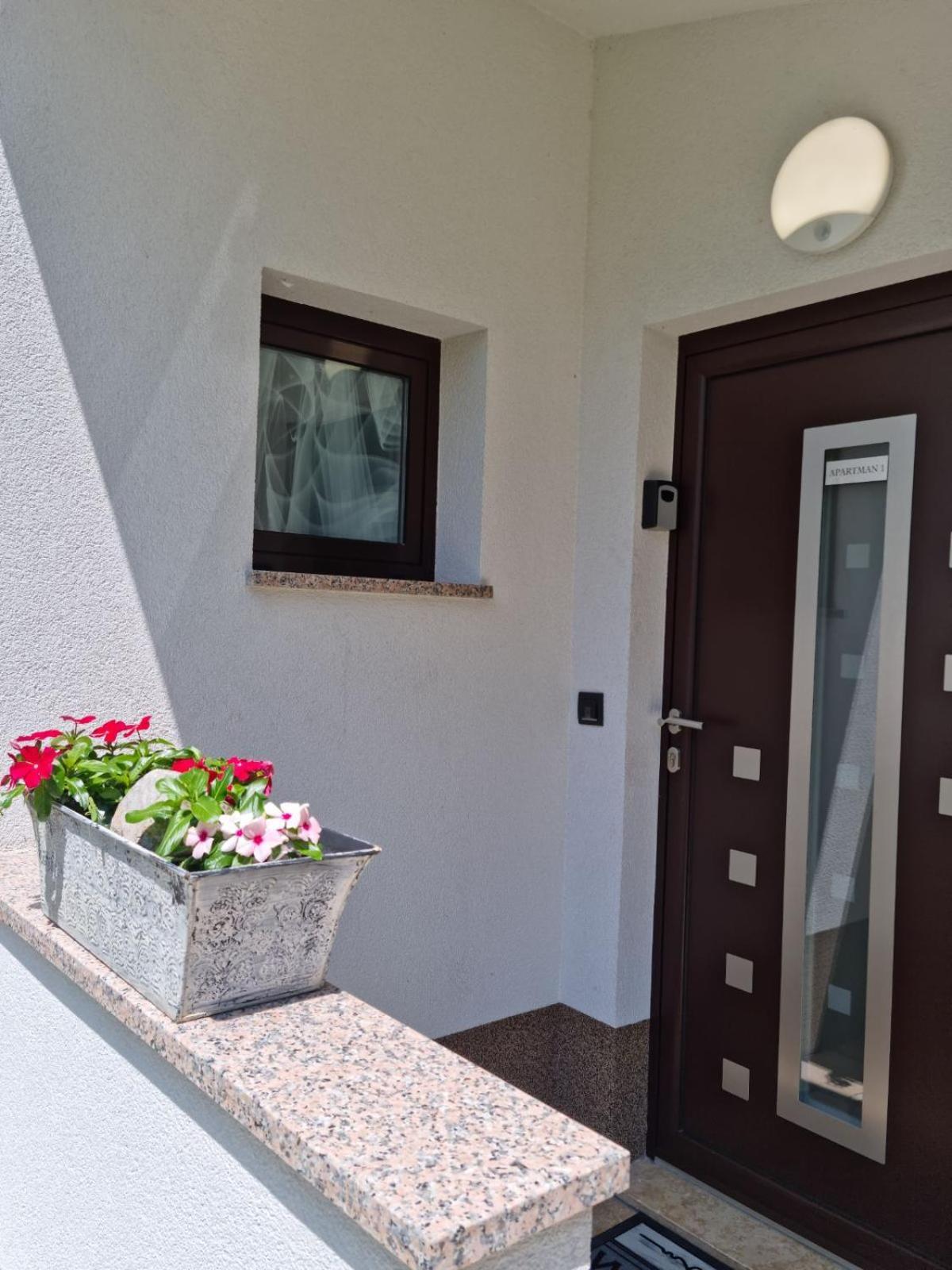 Apartmani Nika 1 里耶卡 外观 照片